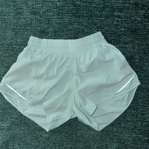 Lululemon Hotty hot 4 in, size 4